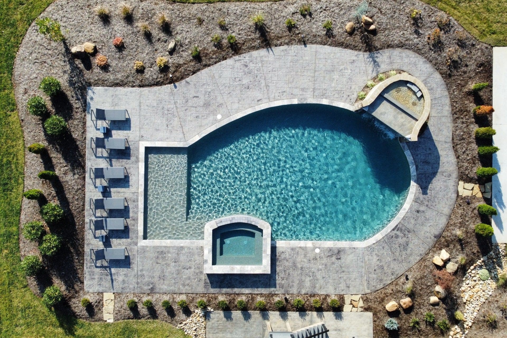 Overhead aerial of a curved pool, spa and landscaped patio in Knoxville, TN